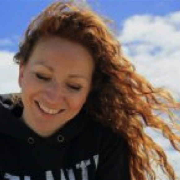 Meet your Posher, Julie - Picture 1 of 1